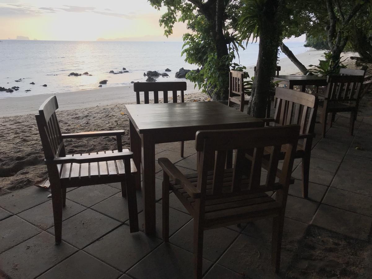 Paradise Beachfront Bungalows Hotel Koh Kradan Exterior foto